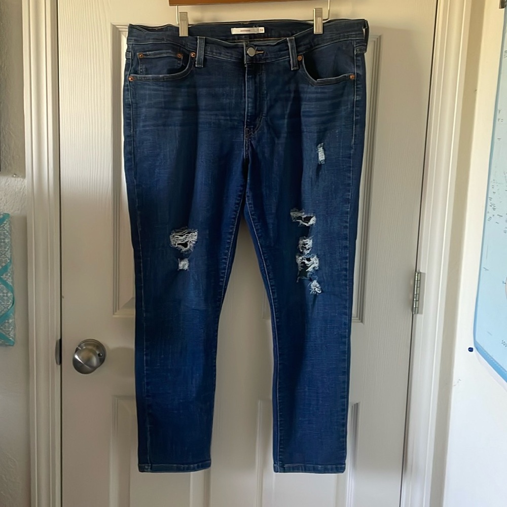 LEVI’S Boyfriend Jeans Size 33 With Distressing